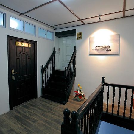 Four Rivers Youth Hostel Янгон Екстер'єр фото