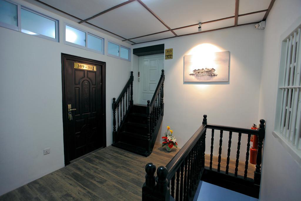 Four Rivers Youth Hostel Янгон Екстер'єр фото