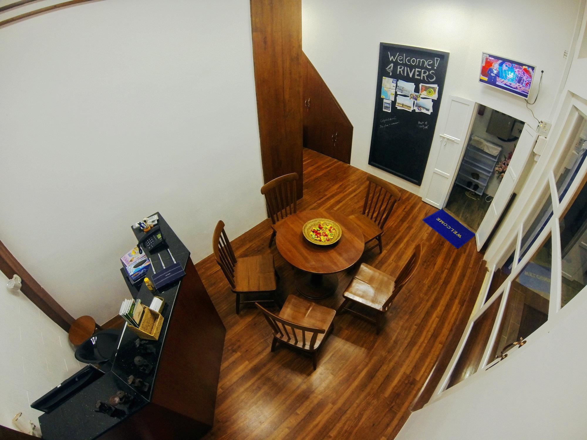 Four Rivers Youth Hostel Янгон Екстер'єр фото