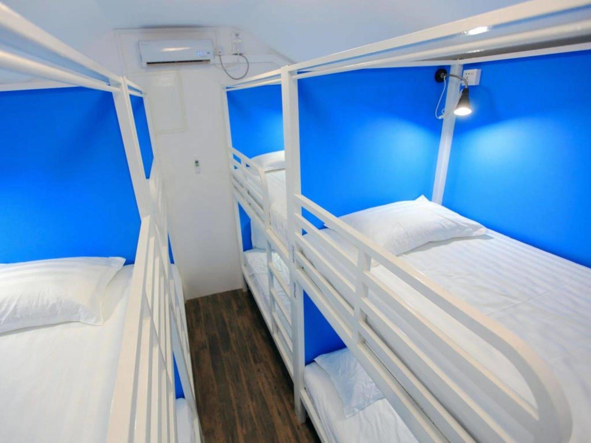 Four Rivers Youth Hostel Янгон Екстер'єр фото