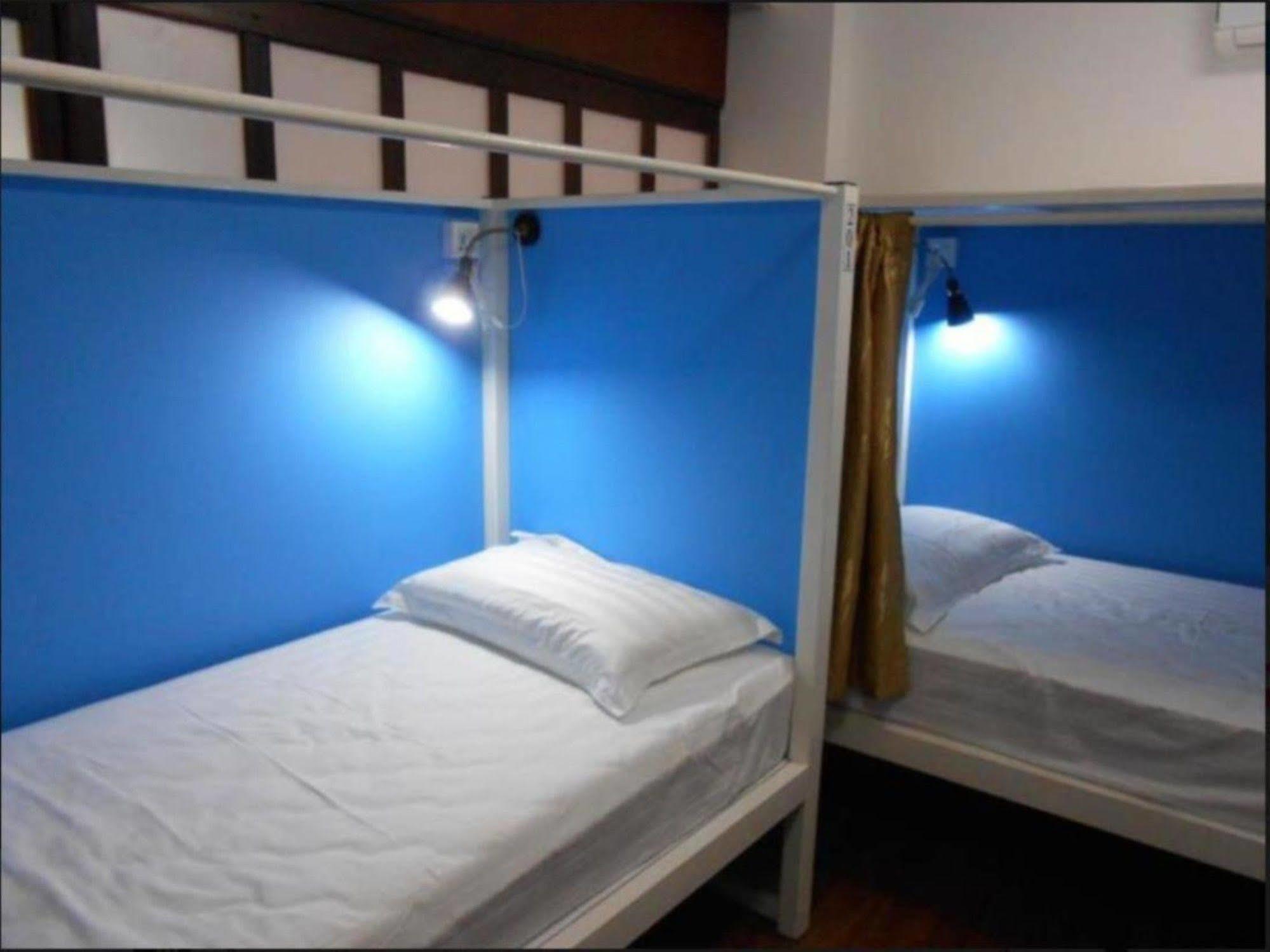 Four Rivers Youth Hostel Янгон Екстер'єр фото