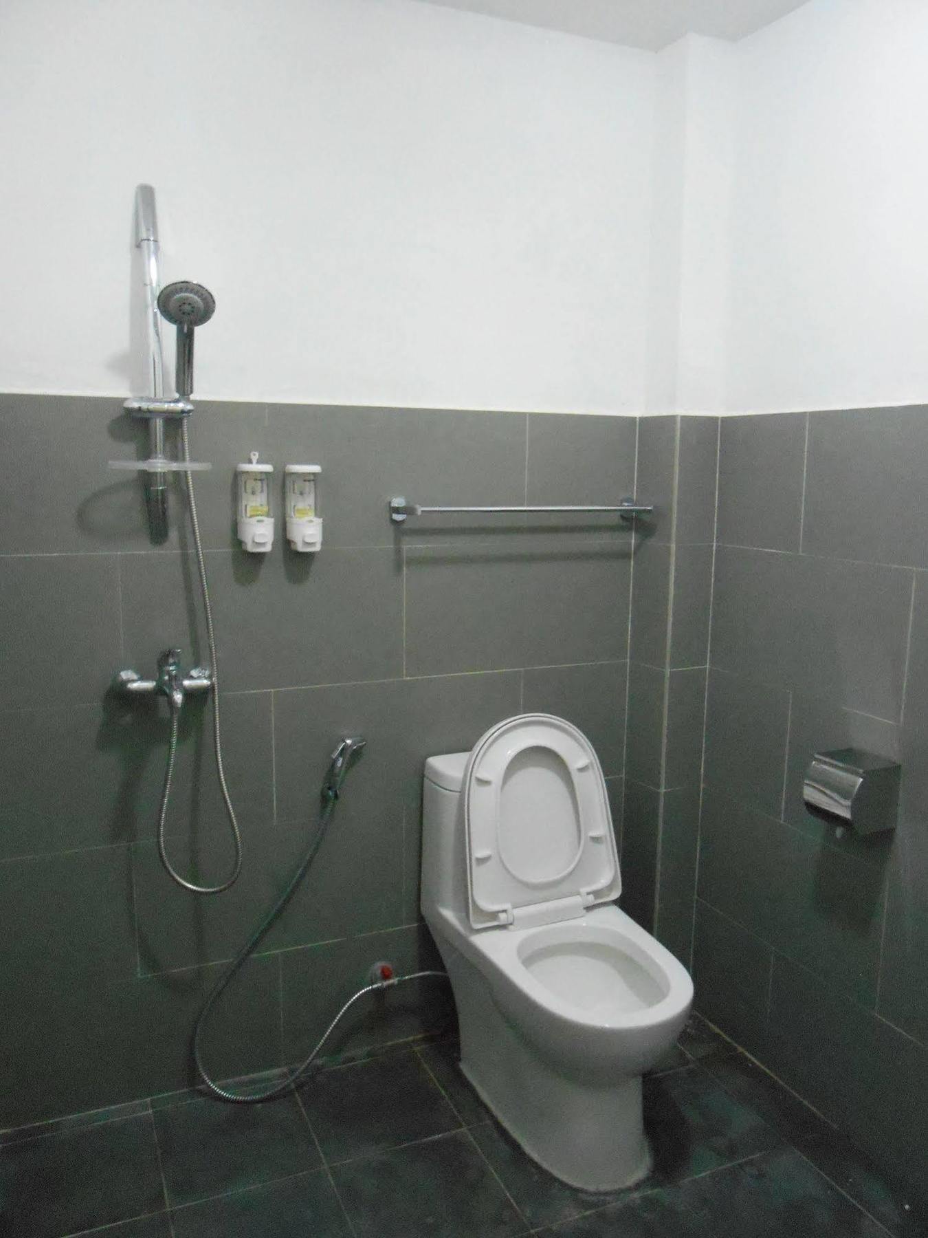 Four Rivers Youth Hostel Янгон Екстер'єр фото