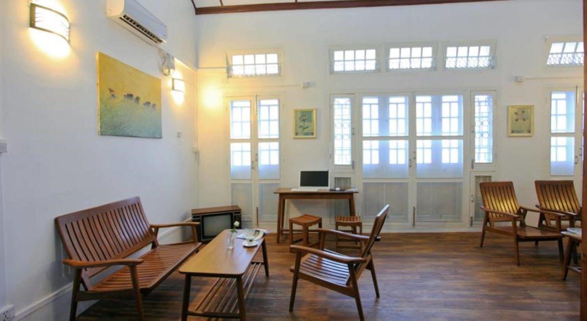 Four Rivers Youth Hostel Янгон Екстер'єр фото